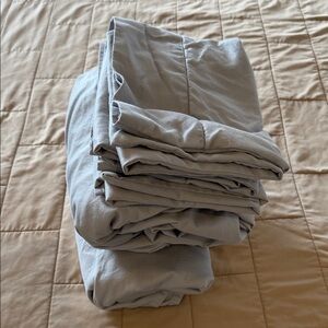 Light gray Queen bed sheet set